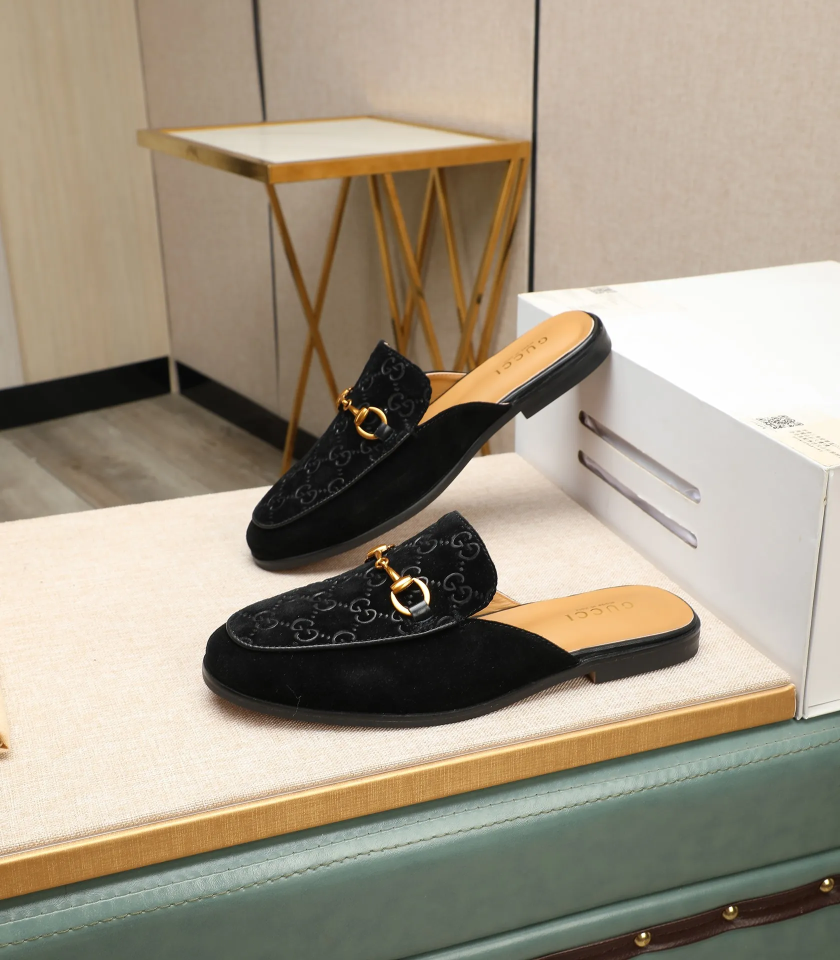Men's clothing and shoes 💰380 (Gucci) The latest 🎁🎁 casual and fashionable men's shoes 👟 from the official website, hot style 💥 style is simple and elegant, exclusive for trendy men. Unique official website latest brand double G elements 👑 original Gucci decoration, fashionable and generous, original material original calfskin, ✅ fully imported first-layer pigskin lining, official website designated wear-resistant, lightweight original rubber casual outsole, counter classic model taken in kind, 38-44 black and white optional